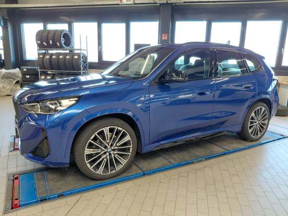 Pogled od napred levo