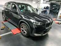 Pogled sprijeda desno