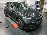 Pogled sprijeda desno