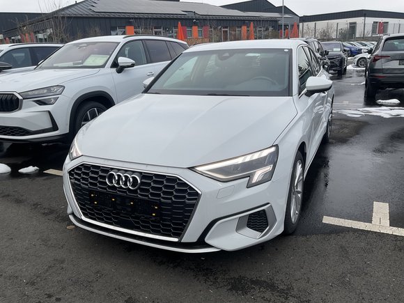 Pogled od napred levo