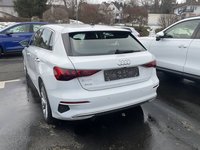 Pogled od pozadi levo