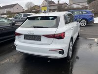 Pogled od pozadi desno