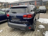 Pogled od pozadi desno