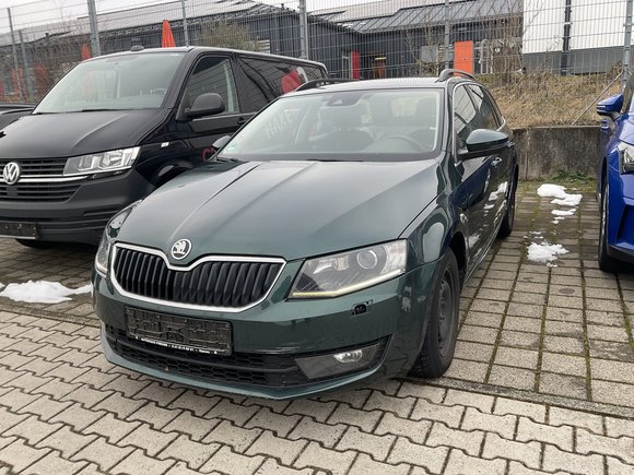 Pogled od napred levo