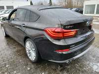 Vaade tagant vasakult