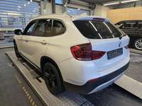 Vaade tagant vasakult