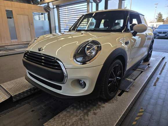 Вид спереди слева