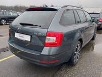 Pogled od pozadi desno