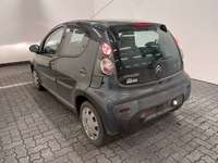 Pogled od pozadi levo