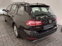 Vaade tagant vasakult