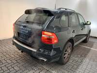 Pogled od pozadi desno