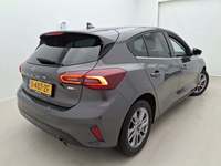 Pogled od pozadi desno