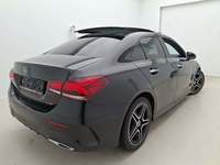 Pogled od pozadi desno