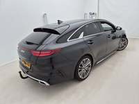 Pogled od pozadi desno