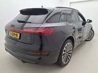 Pogled od pozadi desno