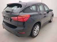 Pogled od pozadi desno