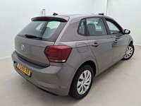 Pogled od pozadi desno