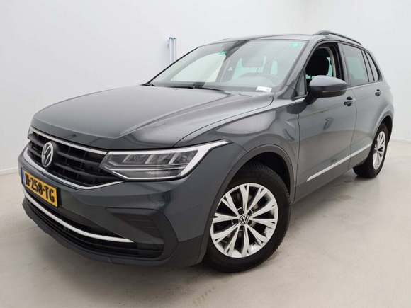 Pogled od napred levo