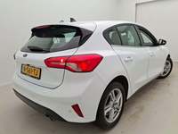 Pogled od pozadi desno