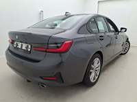 Pogled od pozadi desno