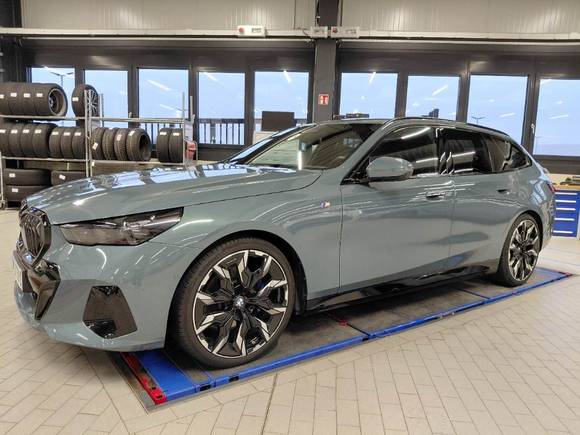 Pogled od napred levo