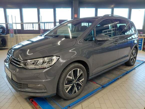 Pogled od napred levo