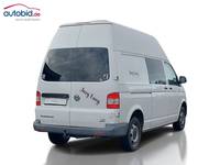 Skats no labās puses aizmugurē