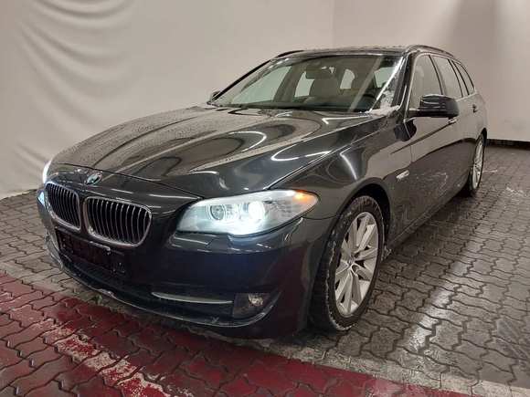 Вид спереди слева