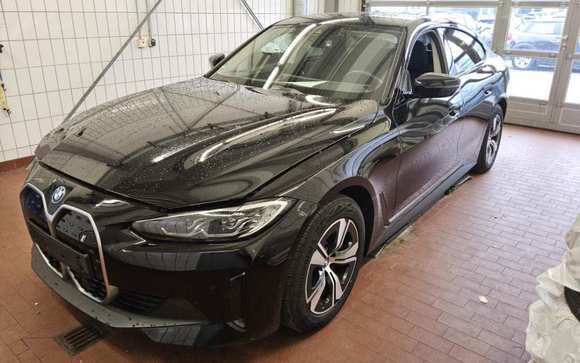 Pogled od napred levo