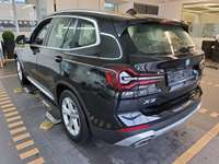 Pogled od pozadi levo