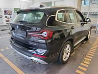 Pogled od pozadi desno