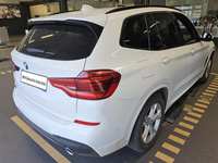 Pogled od pozadi desno