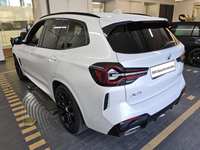 Vaade tagant vasakult