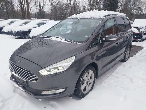 Pogled od napred levo