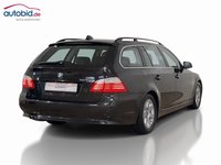 Pogled od pozadi desno