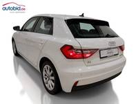 Vaade tagant vasakult