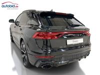 Vaade tagant vasakult