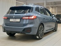 Pogled od pozadi desno