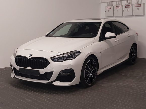 Skats no kreisās puses priekšā