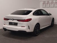 Skats no labās puses aizmugurē