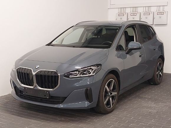 Pogled od napred levo