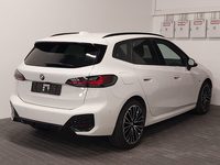 Skats no labās puses aizmugurē