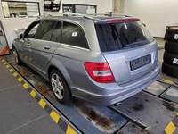 Vaade tagant vasakult