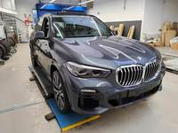 Pogled sprijeda desno