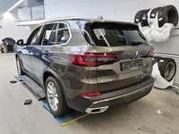 Vaade tagant vasakult