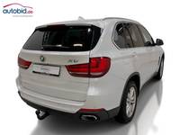 Skats no labās puses aizmugurē