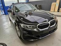 Pogled sprijeda desno