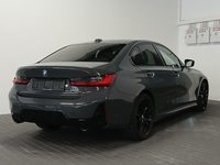 Pogled od pozadi desno