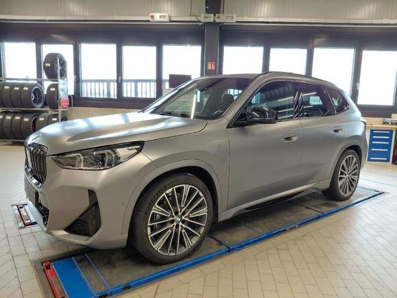 Pogled sprijeda lijevo