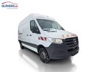 Pogled sprijeda desno